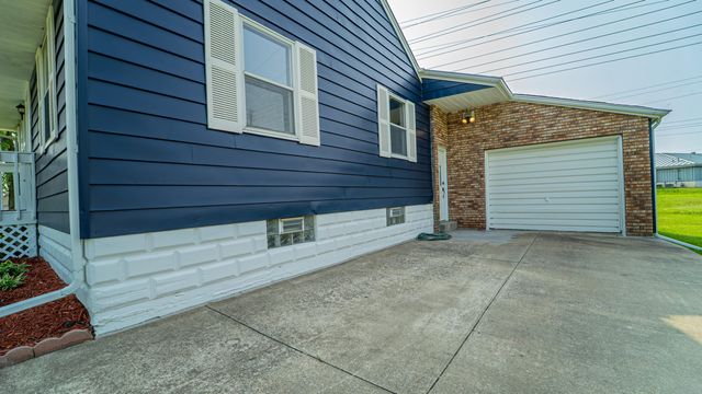1101 Sycamore Street, Crown Point, IN 46307