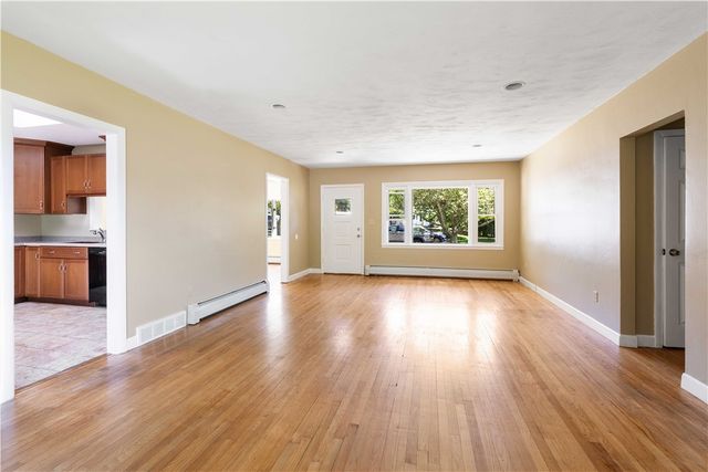 278 Green End Avenue, Middletown, RI 02842