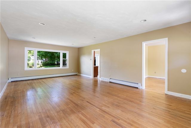 278 Green End Avenue, Middletown, RI 02842