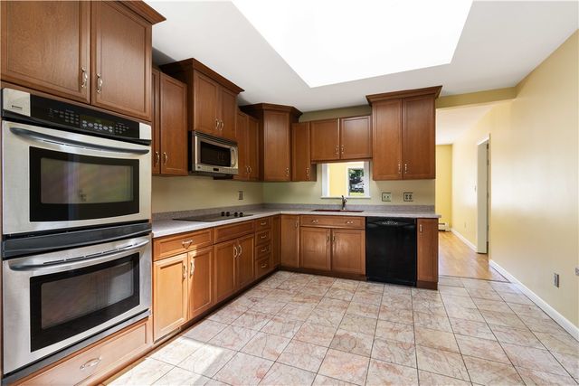 278 Green End Avenue, Middletown, RI 02842