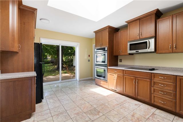 278 Green End Avenue, Middletown, RI 02842