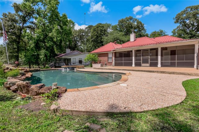 324 Red Oak Lane, Trinity, TX 75862