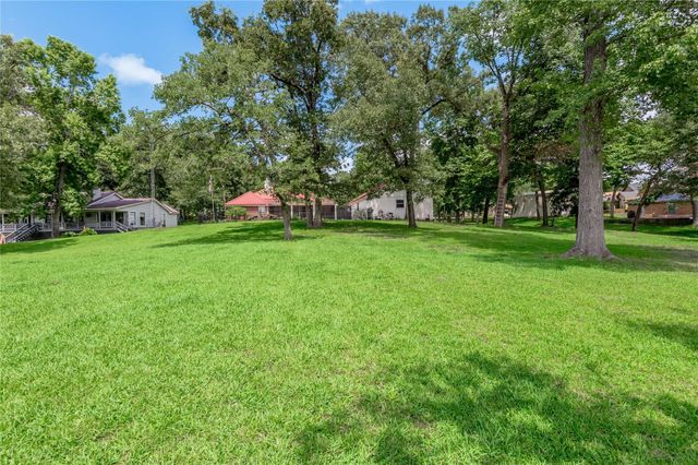 324 Red Oak Lane, Trinity, TX 75862