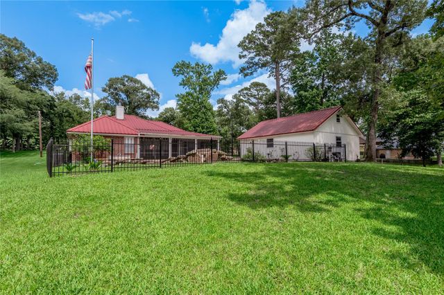 324 Red Oak Lane, Trinity, TX 75862