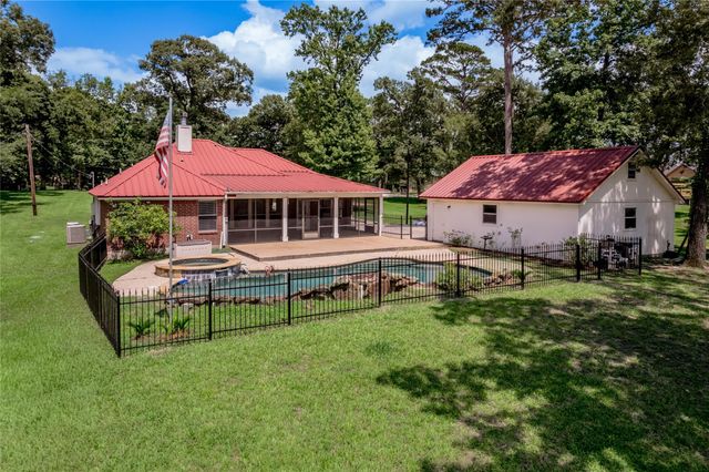 324 Red Oak Lane, Trinity, TX 75862