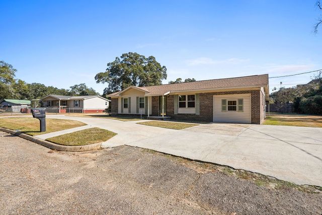 209 S Greenwood St., Geneva, AL 36340