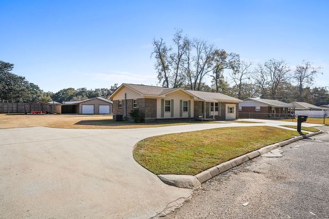 209 S Greenwood St., Geneva, AL 36340