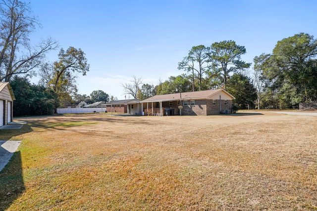 209 S Greenwood St., Geneva, AL 36340