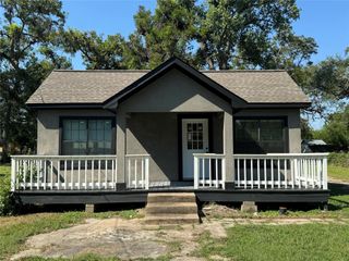 136 Dodge Street, Clute, TX 77531