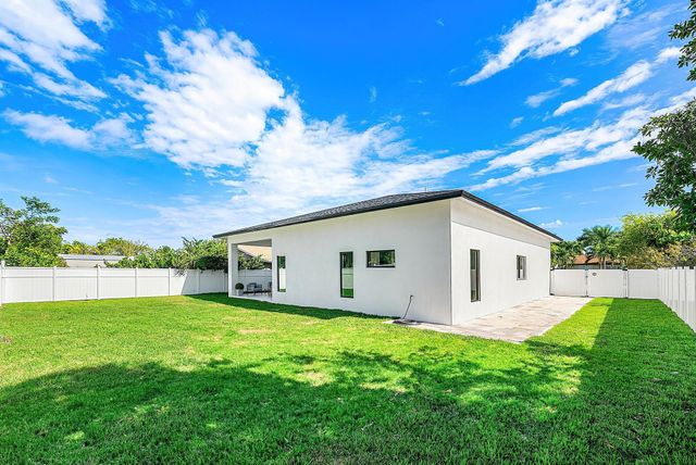 3361 NE 4th Avenue, Boca Raton, FL 33431