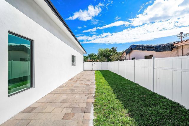 3361 NE 4th Avenue, Boca Raton, FL 33431