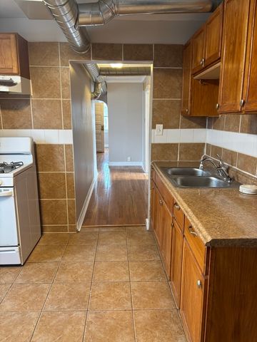 2524 N Central Park Avenue 3, Chicago, IL 60647