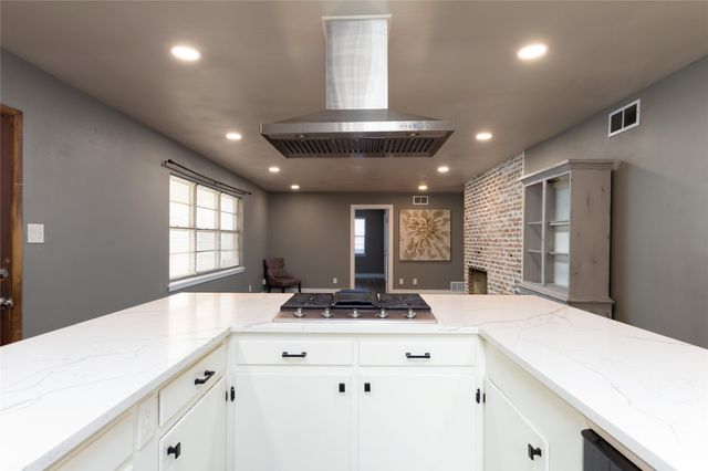 3217 Cedarcroft Lane, Dallas, TX 75233