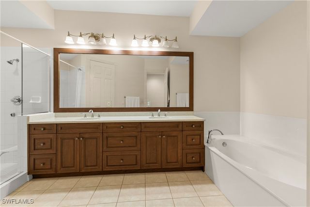 1875 Les Chateaux Blvd 104, Naples, FL 34109