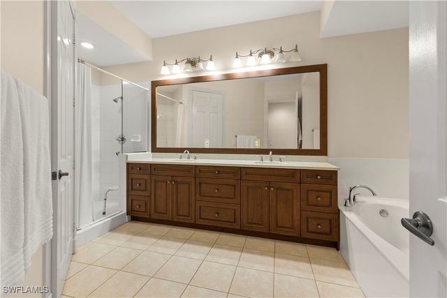 1875 Les Chateaux Blvd 104, Naples, FL 34109