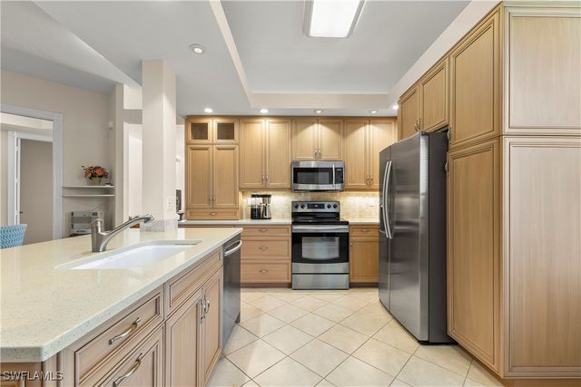 1875 Les Chateaux Blvd 104, Naples, FL 34109