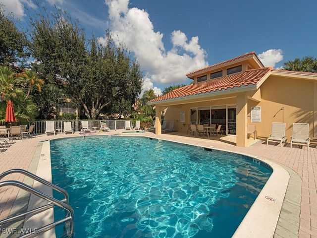 1875 Les Chateaux Blvd 104, Naples, FL 34109