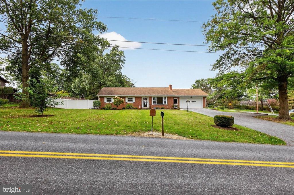 433 FAIRLAND RD, Manheim, PA 17545