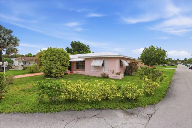 4901 NW 53rd St, Tamarac, FL 33319