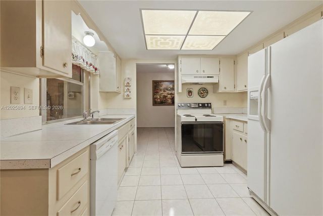 4901 NW 53rd St, Tamarac, FL 33319