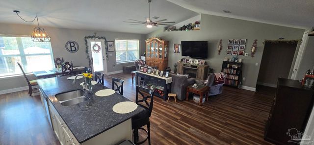 5653 Burr St, Milton, FL 32570