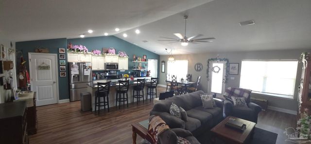 5653 Burr St, Milton, FL 32570