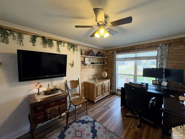 5653 Burr St, Milton, FL 32570