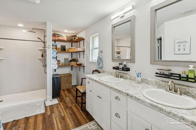 5653 Burr St, Milton, FL 32570