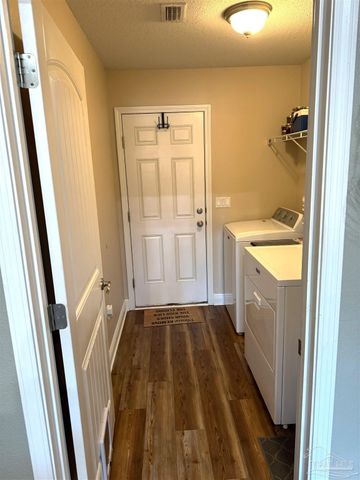 5653 Burr St, Milton, FL 32570