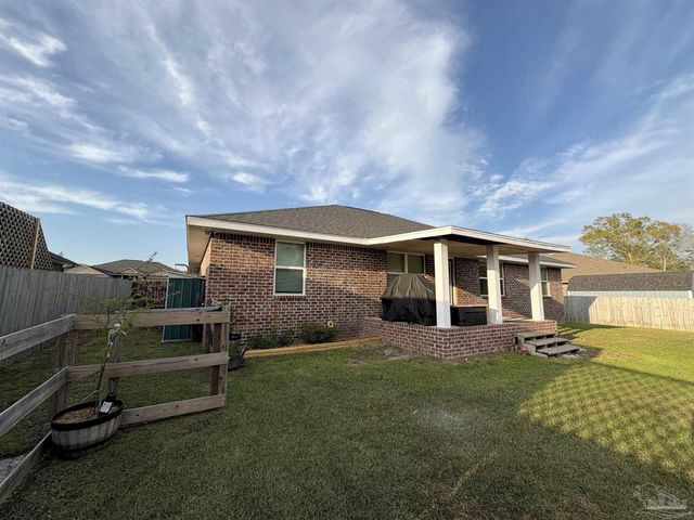 5653 Burr St, Milton, FL 32570