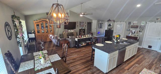 5653 Burr St, Milton, FL 32570