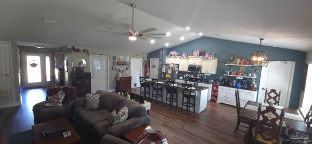 5653 Burr St, Milton, FL 32570