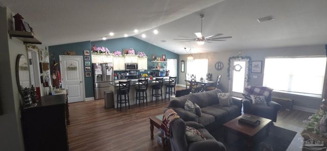 5653 Burr St, Milton, FL 32570