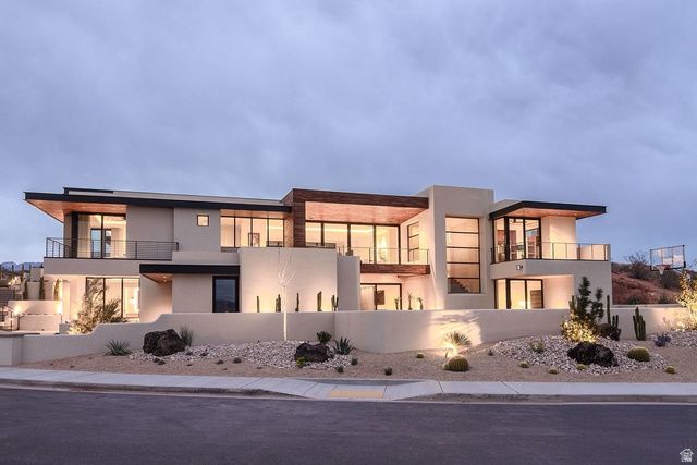 63 E COLIMA RD, Washington, UT 84780