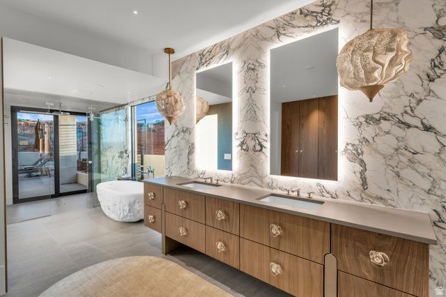 63 E COLIMA RD, Washington, UT 84780