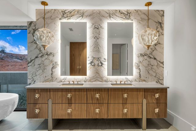 63 E COLIMA RD, Washington, UT 84780