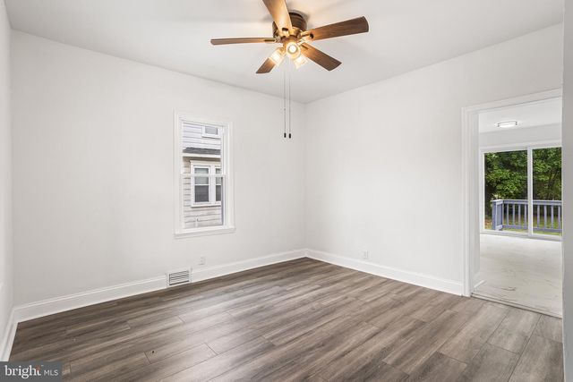 410 WALNUT AVE, Laurel Springs, NJ 08021