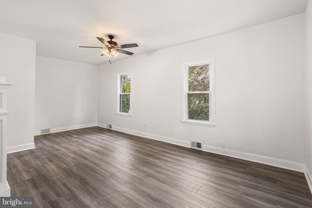 410 WALNUT AVE, Laurel Springs, NJ 08021