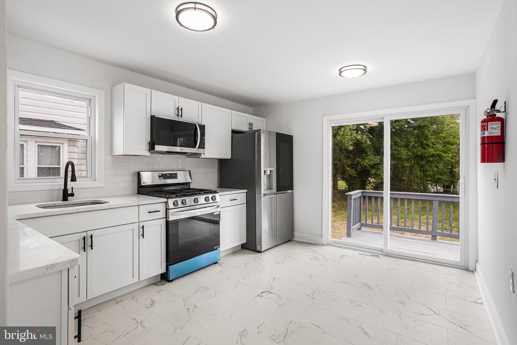 410 WALNUT AVE, Laurel Springs, NJ 08021