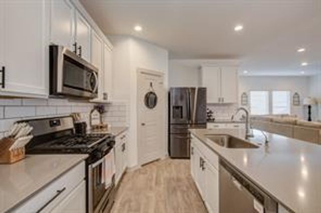 327 John House Lane, Rosharon, TX 77583