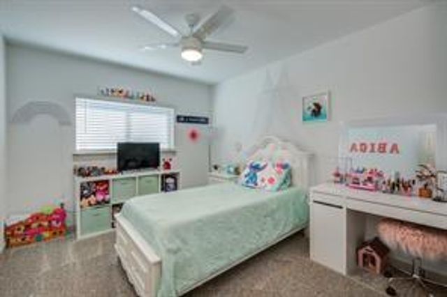 327 John House Lane, Rosharon, TX 77583