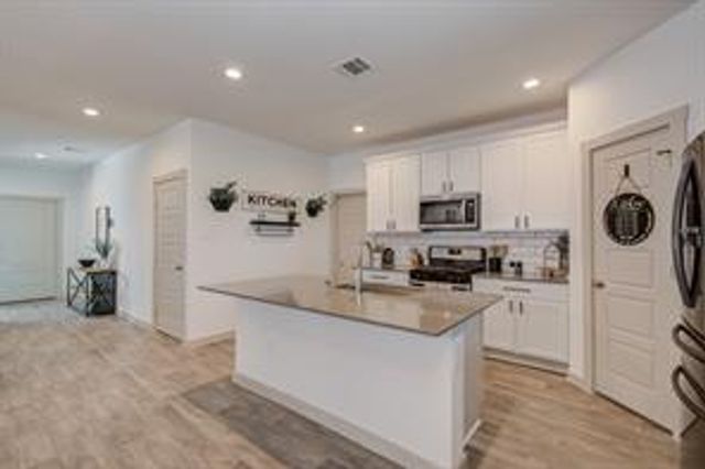 327 John House Lane, Rosharon, TX 77583