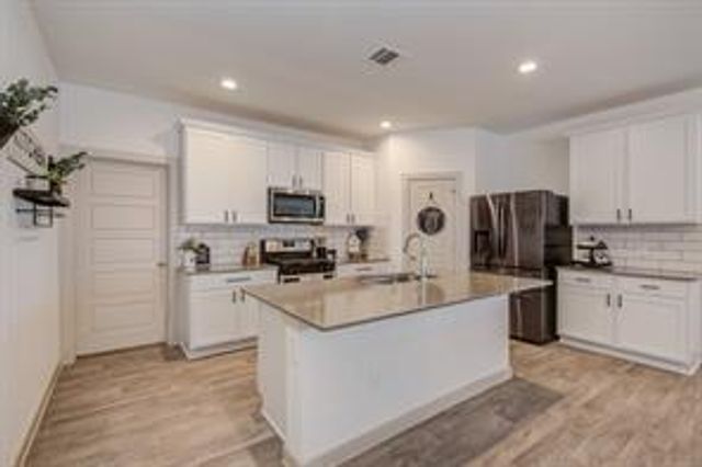 327 John House Lane, Rosharon, TX 77583