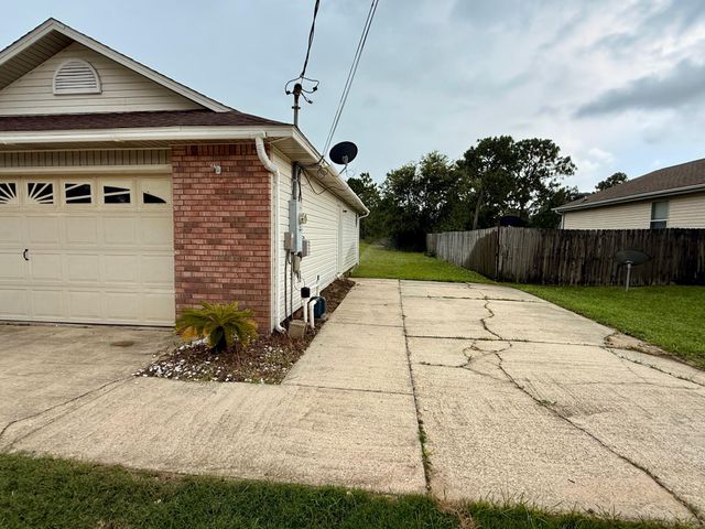 7167 Manatee Street, Navarre, FL 32566