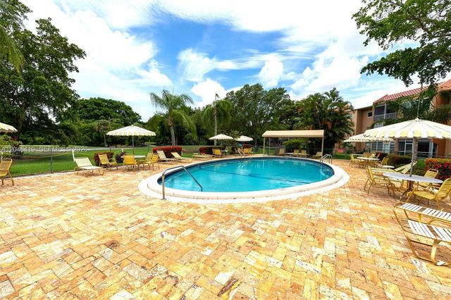 8814 W Mcnab Road 204, Tamarac, FL 33321