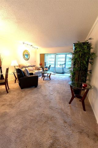 8814 W Mcnab Road 204, Tamarac, FL 33321