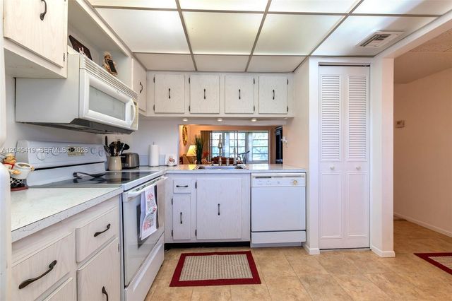 8814 W Mcnab Road 204, Tamarac, FL 33321