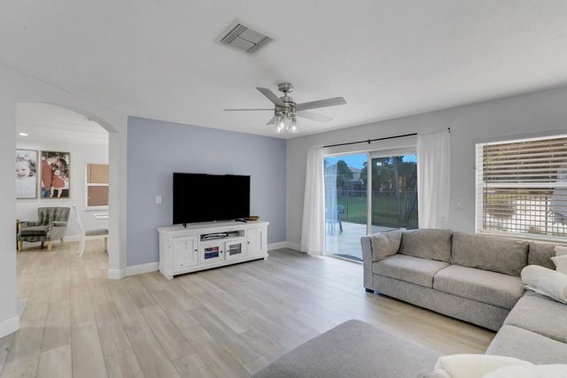 7587 Sierra Ridge Ln, Lake Worth, FL 33463