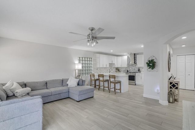 7587 Sierra Ridge Ln, Lake Worth, FL 33463