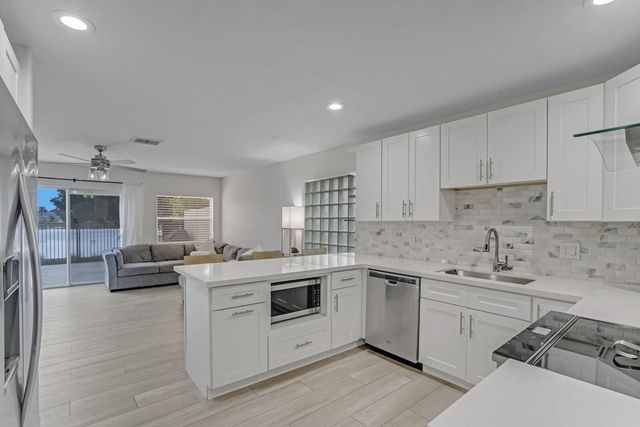 7587 Sierra Ridge Ln, Lake Worth, FL 33463